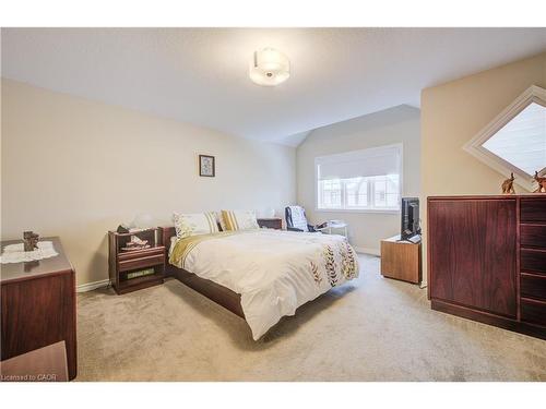 90-635 Saginaw Parkway, Cambridge, ON - Indoor Photo Showing Bedroom