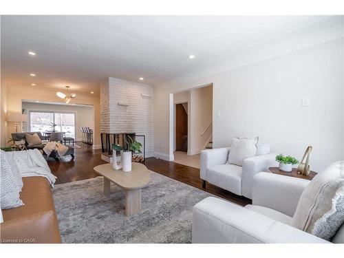 7 Glenmorris Drive, Hamilton, ON - Indoor Photo Showing Living Room