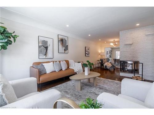 7 Glenmorris Drive, Hamilton, ON - Indoor Photo Showing Living Room