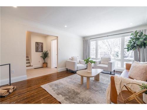 7 Glenmorris Drive, Hamilton, ON - Indoor Photo Showing Living Room