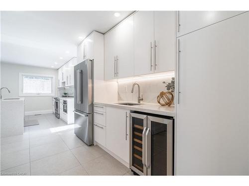 7 Glenmorris Drive, Hamilton, ON - Indoor Photo Showing Kitchen With Upgraded Kitchen