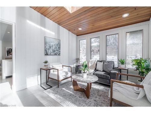 7 Glenmorris Drive, Hamilton, ON - Indoor Photo Showing Living Room