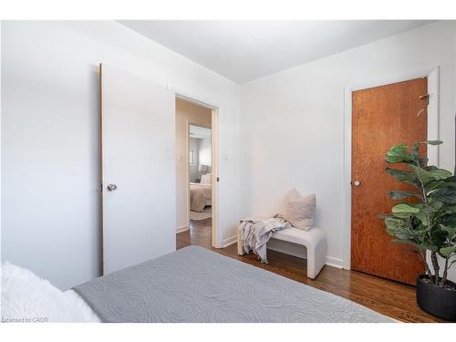 7 Glenmorris Drive, Hamilton, ON - Indoor Photo Showing Bedroom