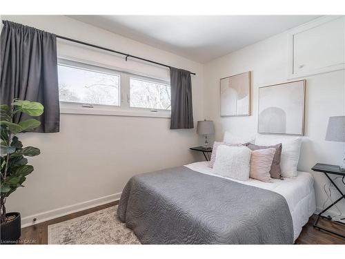7 Glenmorris Drive, Hamilton, ON - Indoor Photo Showing Bedroom
