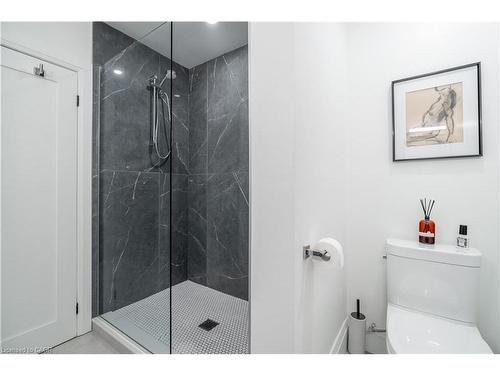 7 Glenmorris Drive, Hamilton, ON - Indoor Photo Showing Bathroom
