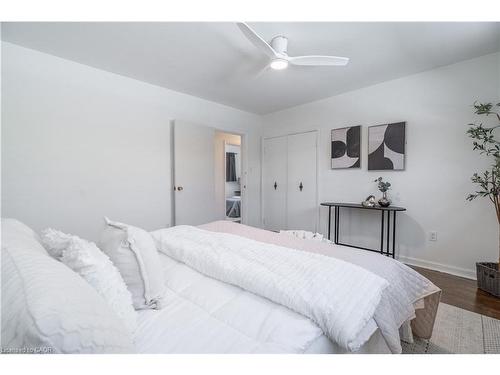 7 Glenmorris Drive, Hamilton, ON - Indoor Photo Showing Bedroom