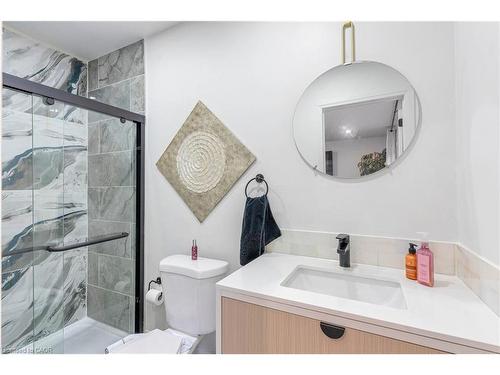 292 Woodward Avenue, Milton, ON - Indoor Photo Showing Bathroom