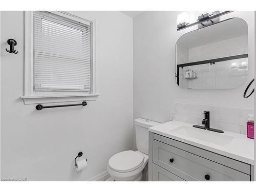 292 Woodward Avenue, Milton, ON - Indoor Photo Showing Bathroom