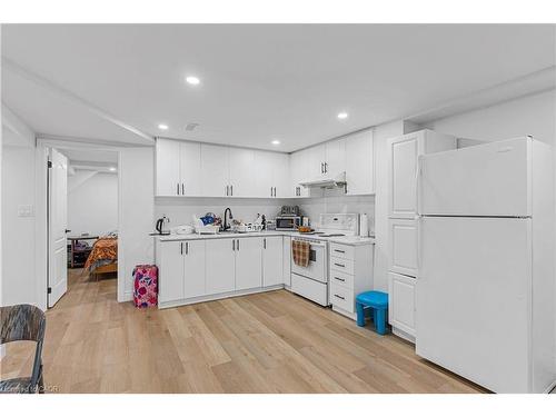 292 Woodward Avenue, Milton, ON - Indoor Photo Showing Kitchen