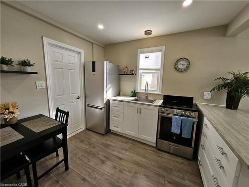 40 Concord Avenue, Hamilton, ON - Indoor Photo Showing Kitchen