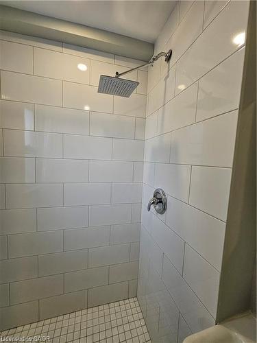 40 Concord Avenue, Hamilton, ON - Indoor Photo Showing Bathroom