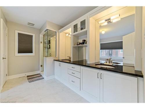 24 Macbean Crescent, Waterdown, ON - Indoor Photo Showing Bathroom