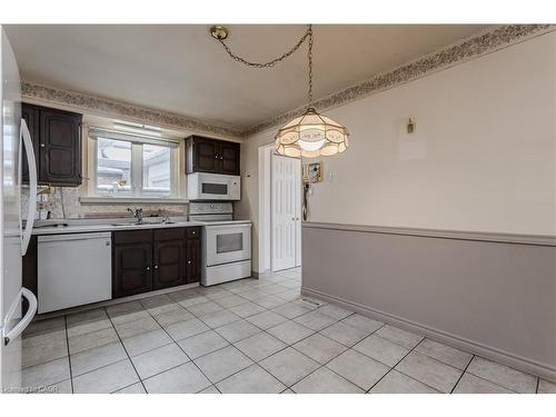 2374 Duncaster Drive, Burlington, ON - Indoor Photo Showing Kitchen