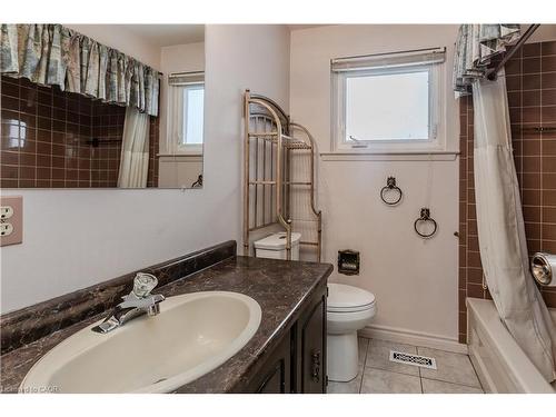 2374 Duncaster Drive, Burlington, ON - Indoor Photo Showing Bathroom