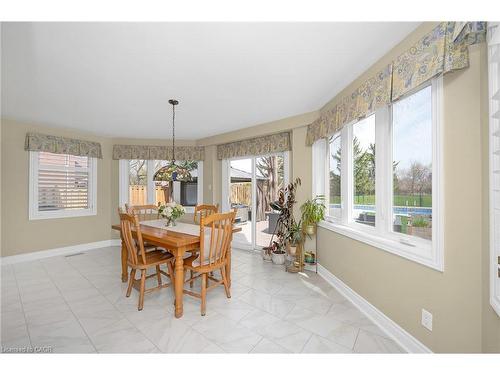 2015 Grosvenor Street, Oakville, ON - Indoor Photo Showing Dining Room