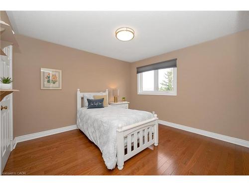 2015 Grosvenor Street, Oakville, ON - Indoor Photo Showing Bedroom