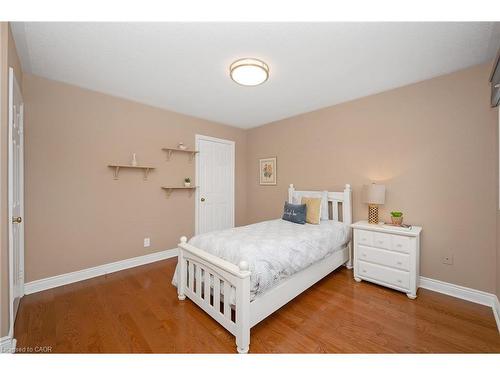 2015 Grosvenor Street, Oakville, ON - Indoor Photo Showing Bedroom