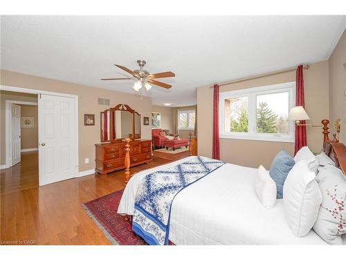 2015 Grosvenor Street, Oakville, ON - Indoor Photo Showing Bedroom