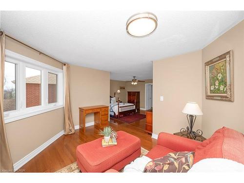 2015 Grosvenor Street, Oakville, ON - Indoor Photo Showing Living Room