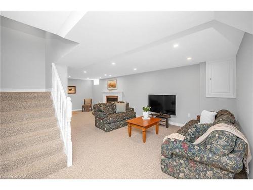 2015 Grosvenor Street, Oakville, ON - Indoor