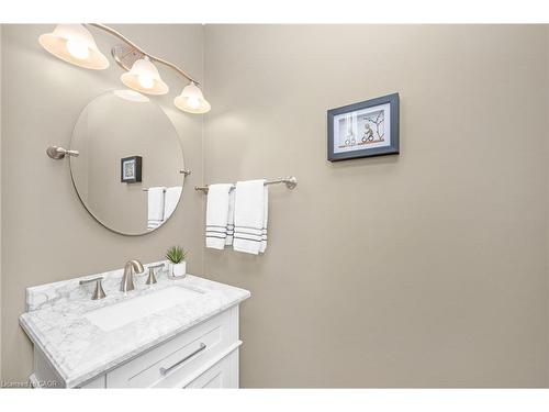 2015 Grosvenor Street, Oakville, ON - Indoor Photo Showing Bathroom