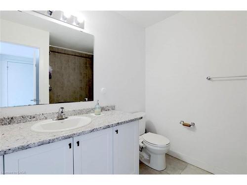 105 Pony Way, Kitchener, ON - Indoor Photo Showing Bathroom