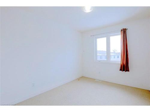 105 Pony Way, Kitchener, ON - Indoor Photo Showing Other Room
