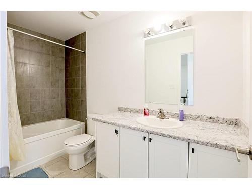105 Pony Way, Kitchener, ON - Indoor Photo Showing Bathroom