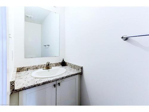 105 Pony Way, Kitchener, ON - Indoor Photo Showing Bathroom