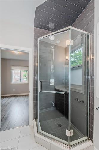 3-17 Mary Street, Kitchener, ON - Indoor Photo Showing Bathroom