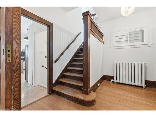 110 Houghton Avenue S, Hamilton, ON - Indoor Photo Showing Other Room