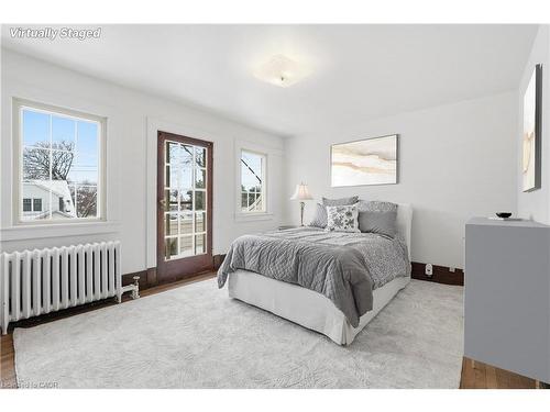 110 Houghton Avenue S, Hamilton, ON - Indoor Photo Showing Bedroom