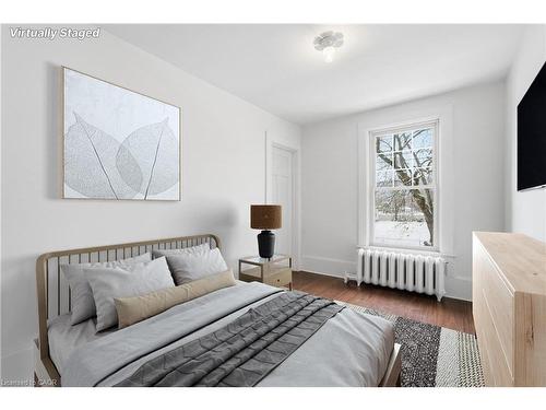 110 Houghton Avenue S, Hamilton, ON - Indoor Photo Showing Bedroom