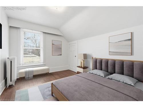 110 Houghton Avenue S, Hamilton, ON - Indoor Photo Showing Bedroom