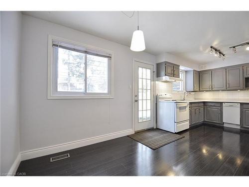 79 Gail Street, Cambridge, ON - Indoor Photo Showing Kitchen