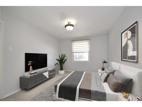 79 Gail Street, Cambridge, ON - Indoor Photo Showing Bedroom