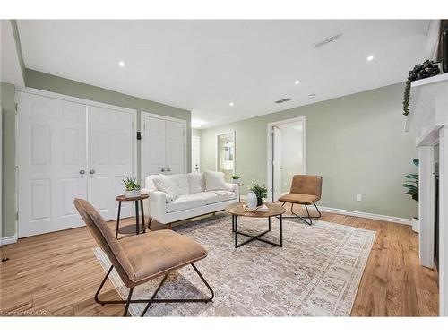 60A Eastview Road, Guelph, ON - Indoor Photo Showing Living Room