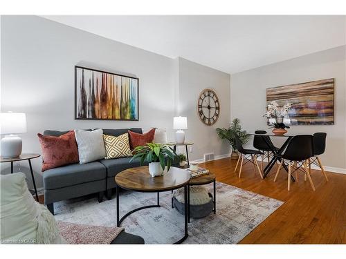 50-151 Parnell Road, St. Catharines, ON - Indoor Photo Showing Living Room