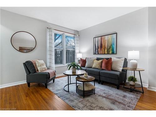 50-151 Parnell Road, St. Catharines, ON - Indoor Photo Showing Living Room