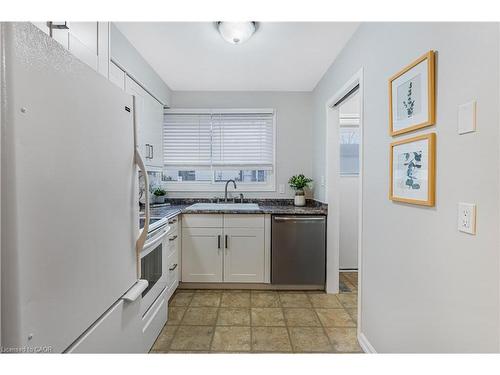50-151 Parnell Road, St. Catharines, ON - Indoor Photo Showing Kitchen