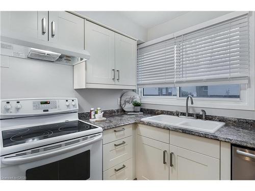 50-151 Parnell Road, St. Catharines, ON - Indoor Photo Showing Kitchen With Double Sink