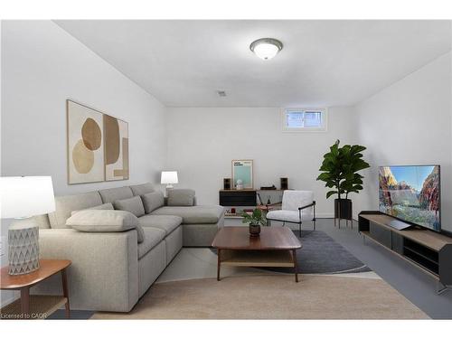 50-151 Parnell Road, St. Catharines, ON - Indoor Photo Showing Living Room