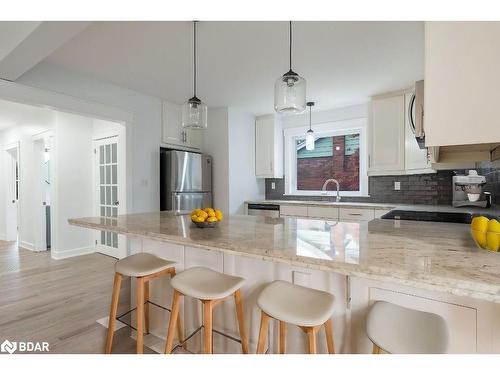 16 Wildewood Avenue, Hamilton, ON - Indoor Photo Showing Kitchen With Upgraded Kitchen