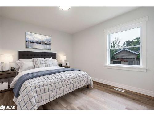 16 Wildewood Avenue, Hamilton, ON - Indoor Photo Showing Bedroom