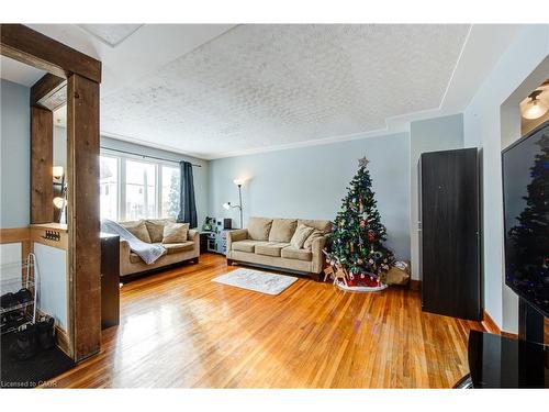 145 Hope Street E, Tavistock, ON - Indoor Photo Showing Living Room