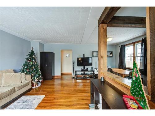 145 Hope Street E, Tavistock, ON - Indoor Photo Showing Living Room