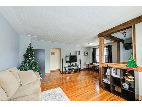 145 Hope Street E, Tavistock, ON - Indoor Photo Showing Living Room