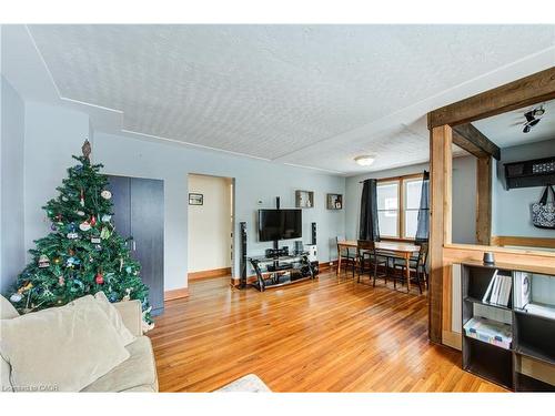 145 Hope Street E, Tavistock, ON - Indoor Photo Showing Living Room