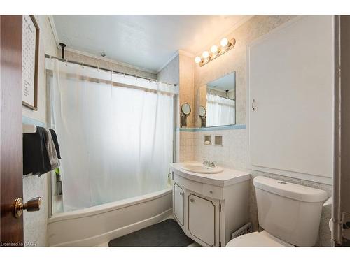 145 Hope Street E, Tavistock, ON - Indoor Photo Showing Bathroom