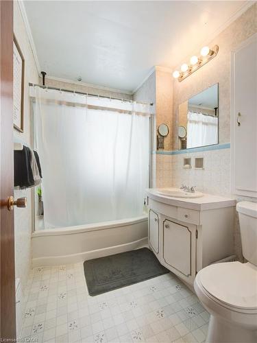 145 Hope Street E, Tavistock, ON - Indoor Photo Showing Bathroom